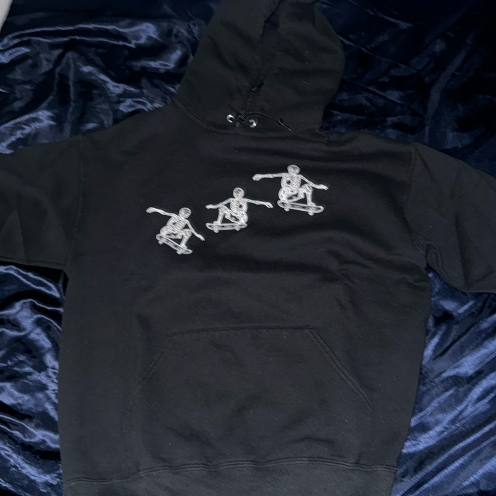 Black skater sweat shirt